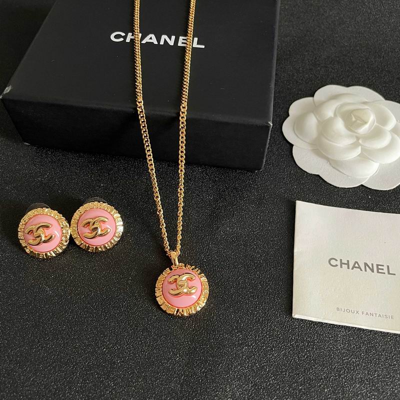 Chanel Suits 06yxs02